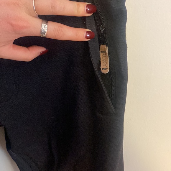 Roxy Snowpants - Picture 3 of 8